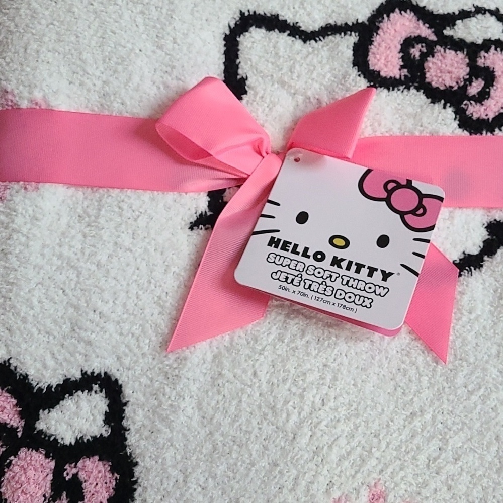 NWT Hello Kitty Throw - Picture 3 of 3